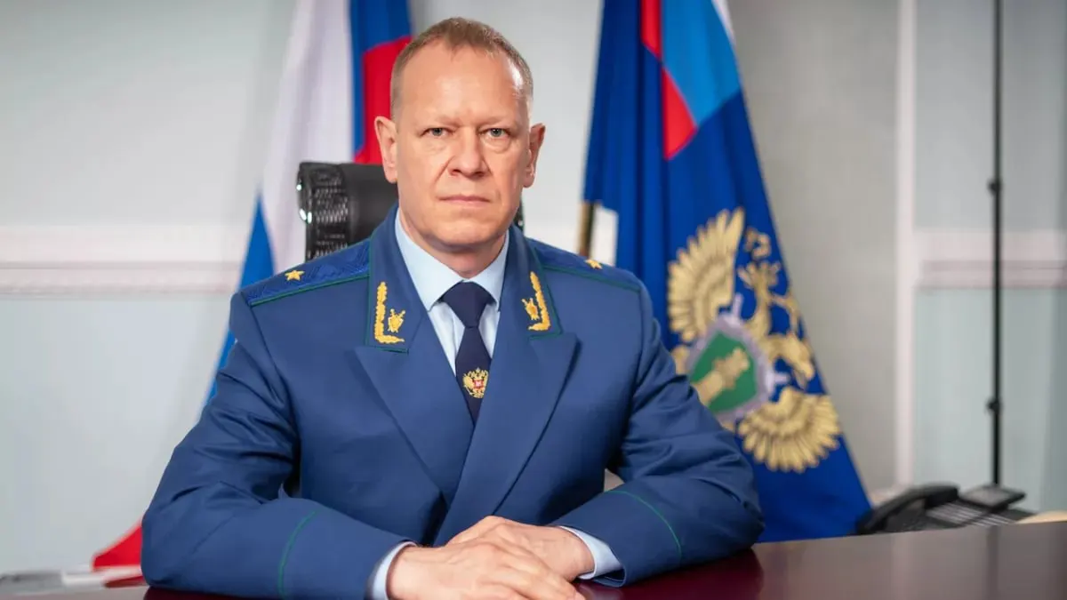 Совет Федерации рассматривает кандидатуру Николая Рябова, ныне начальника управления Генпрокуратуры по СФО. Консультации по назначению назначены на 16 июля; окончательное решение будет принимать президент.