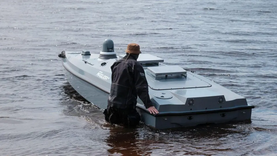 Американская компания договорилась с украинским разработчиком о выпуске катеров‑дронов Magura на заводах в Орегоне и Южной Каролине; Украина передаст не только технологии, но и боевой опыт.