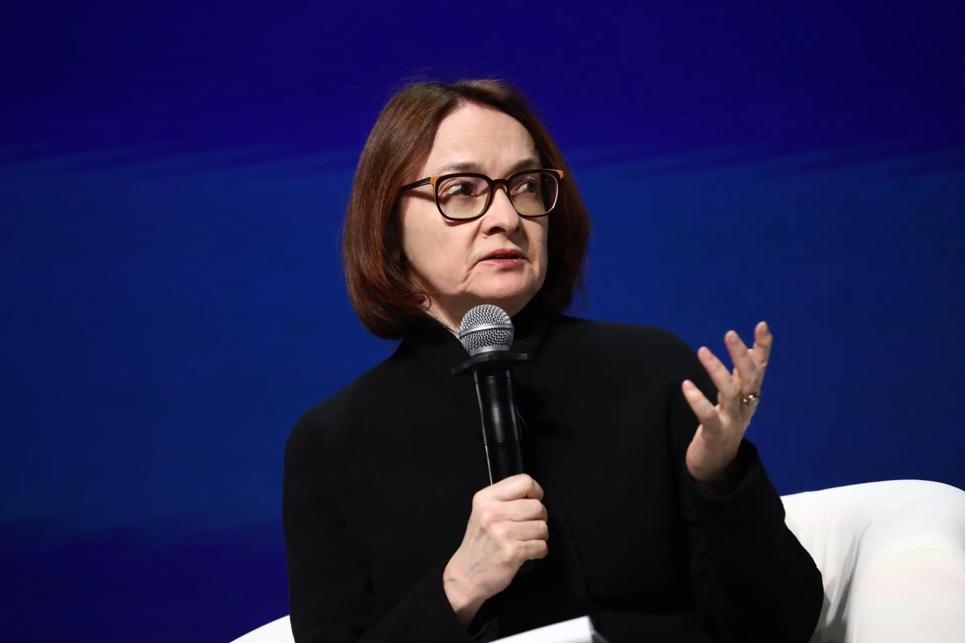 Глава Центробанка заявила, что попытки снизить ключевую ставку — «опасные эксперименты», которые могут подорвать ценовую и финансовую стабильность и вызвать нежелательные последствия.