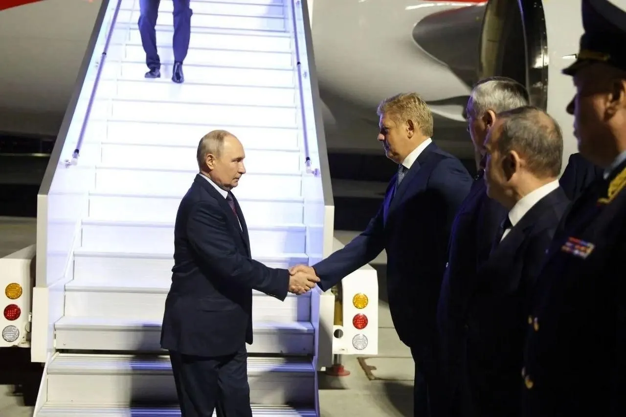Президент прибыл в регион для участия в открытии СКИФа — Сибирского кольцевого источника фотонов.