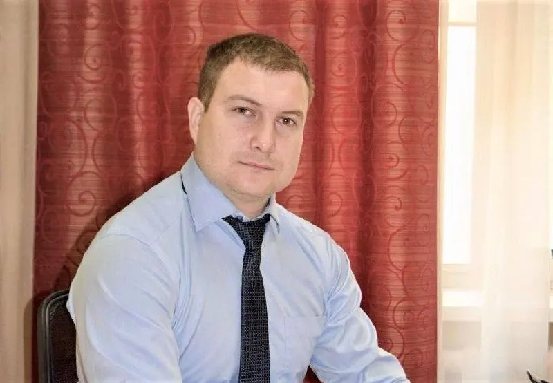 Дело касается капремонта школ в Херсонской области: обвинение требует 9 лет лишения свободы для экс‑заместителя губернатора Краснодарского края, ущерб бюджету оценивается в 146 млн рублей.