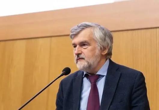 Увольнение последовало за заявлениями о технологическом и экономическом отставании России.