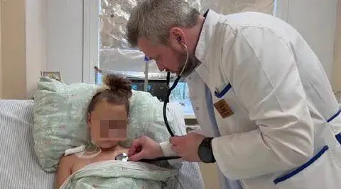11-летняя Вера из Армавира выписана из больницы после лечения, перенесённого после атаки беспилотника в Архипо-Осиповке; восстановление займёт порядка 2–3 месяцев.