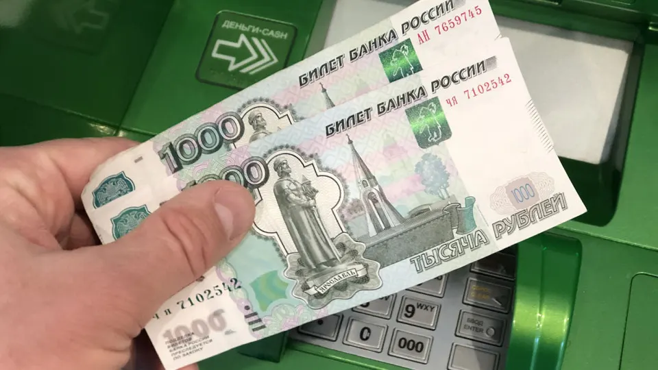 Гражданам предложили установить суточные и месячные лимиты на снятие наличных и переводы по номеру телефона, чтобы снизить риски хищения средств.