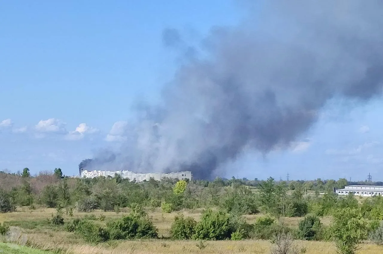 После ударов беспилотников в нескольких регионах произошли пожары и человеческие потери, активисты требуют защиту Лосиного острова, а в Улан-Удэ идёт сильный ливень.