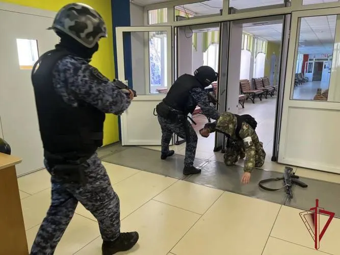 Учебно-тренировочные мероприятия охватят педагогов и охрану образовательных учреждений, отрабатывая действия при различных угрозах.