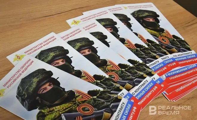 Правозащитный проект зафиксировал 14 обращений за девять дней о принуждении к военным контрактам из Ижевска, Архангельской области, Краснодарского края, Омской области, Бурятии и Еврейской автономной области; в некоторых историях приводятся подробности.