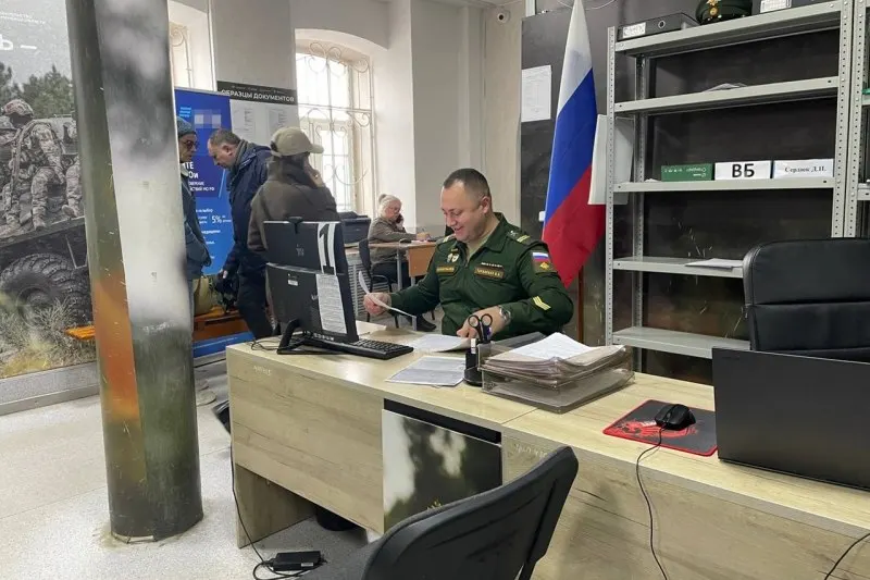 Официальные лица опровергли слухи о мобилизации и назвали их попытками давления на общество; обсуждение темы продолжается, официальные данные говорят об отсутствии призывов.