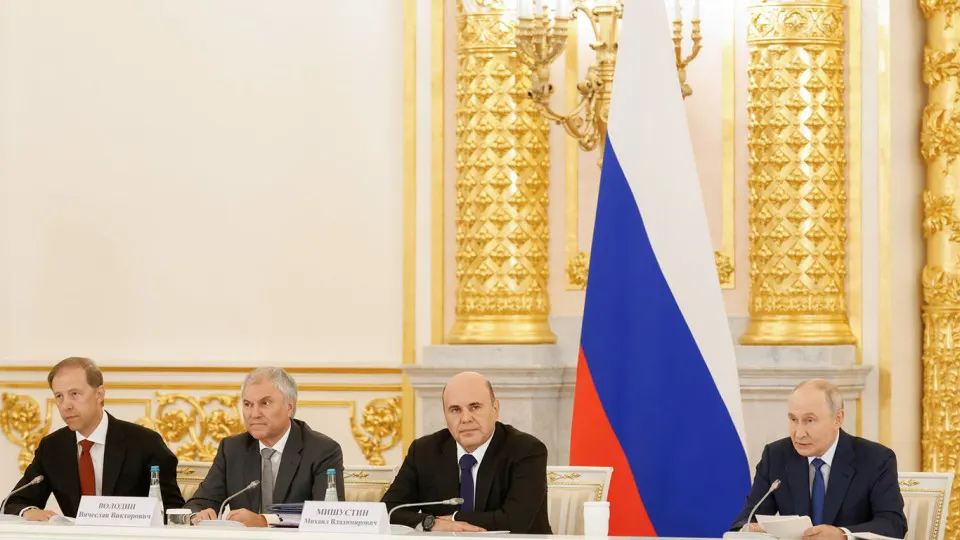 Власти обсудили меры поддержки возвращающихся с фронта, включая трудоустройство ветеранов, квоты на найм и запрет на увольнения.