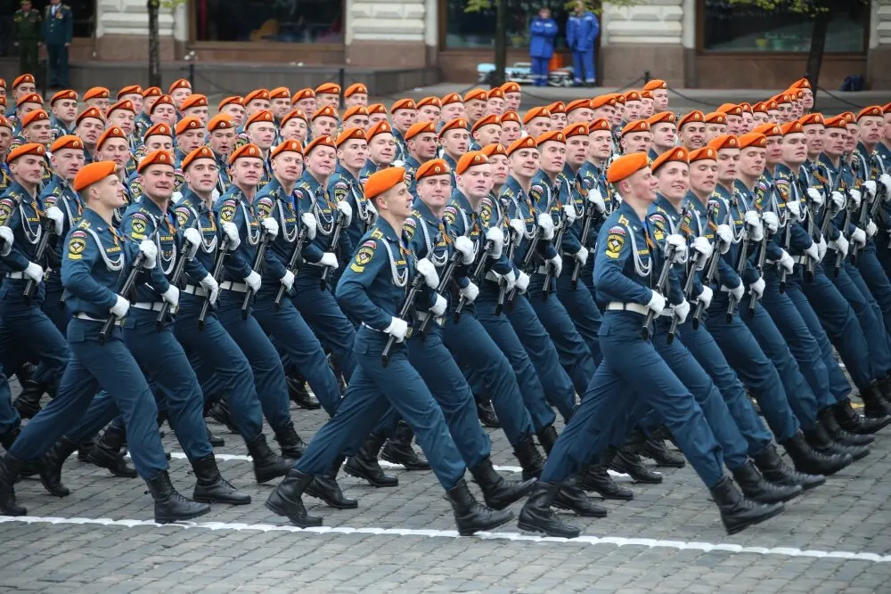 Законопроект предусматривает право военнослужащих спасательных формирований применять физическую силу и огнестрельное оружие в служебной деятельности; документ направлен на доработку.
