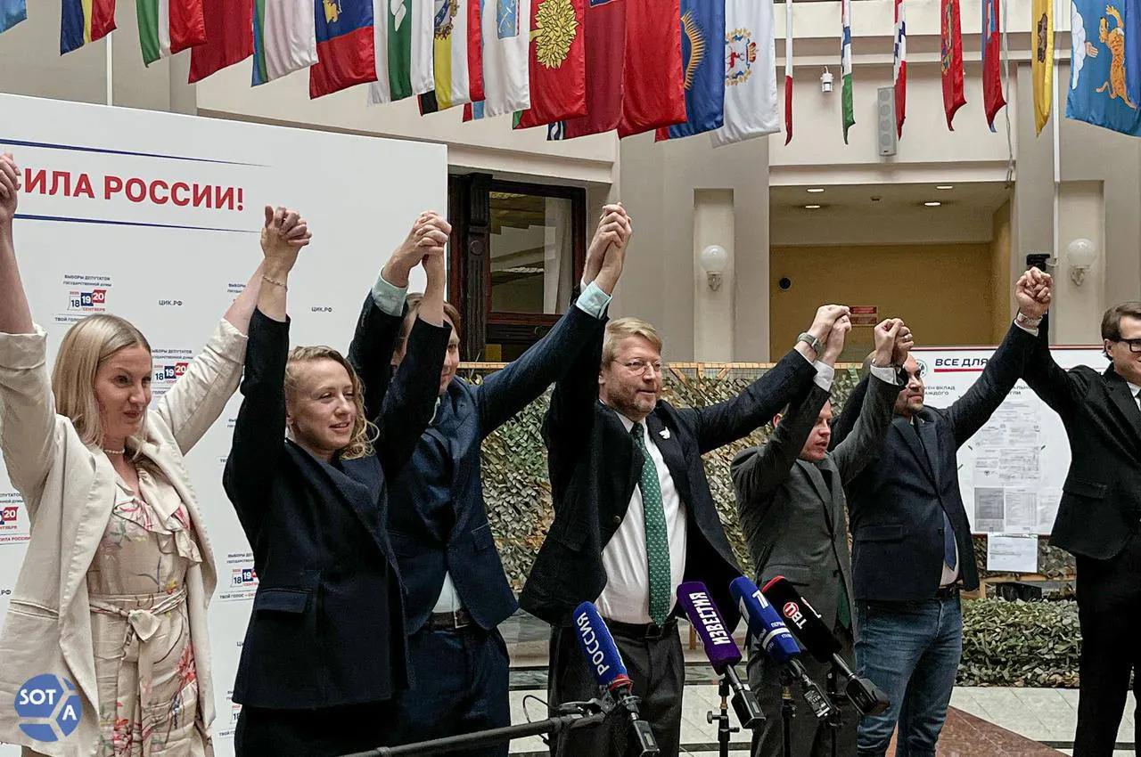 Эмигрантские политики запустили кампанию в поддержку партии «Яблоко» перед парламентскими выборами в сентябре; участники заявляют, что партия не организовала инициативу, но подчёркивают антивоенную позицию и призывают выбрать «Яблоко» 20 сентября.