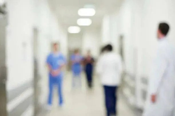 После атаки десять человек пострадали: одна погибла, двое выписаны; состояние одной из пострадавших — средней тяжести.