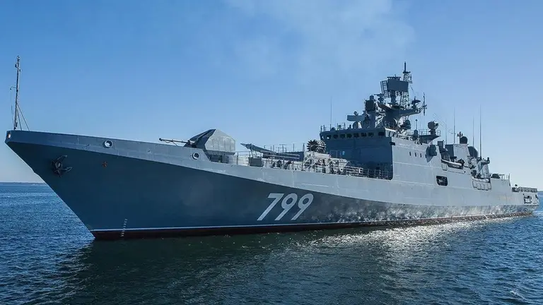 По данным Генштаба ВСУ, в порту Новороссийск пострадали два фрегата проекта 11356 — Адмирал Макаров и Адмирал Эссен, а также малый ракетный корабль Буян-М и сторожевой корабль Василий Быков.