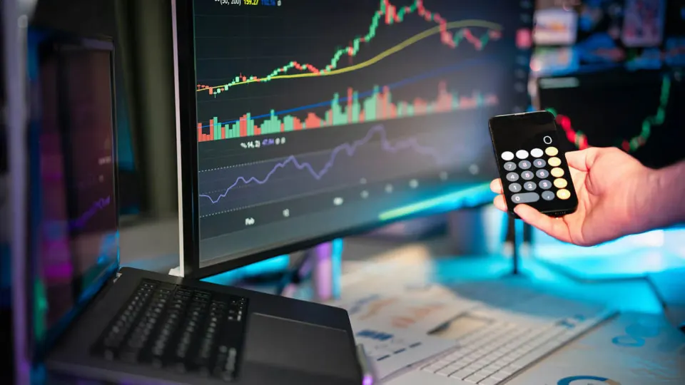 Возможная блокировка USDT подталкивает к обсуждению контроля над стабильной криптовалютой и влияния санкций на повседневные платежи.