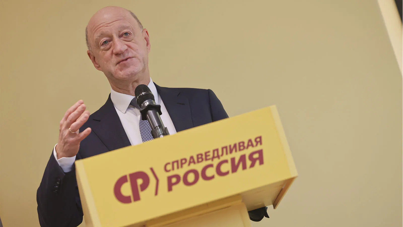 Лидер эсеров может быть заменён на фоне серьёзной травмы Миронова; обсуждают кандидатуру Бабакова и создание будущей фракции в Госдуме.