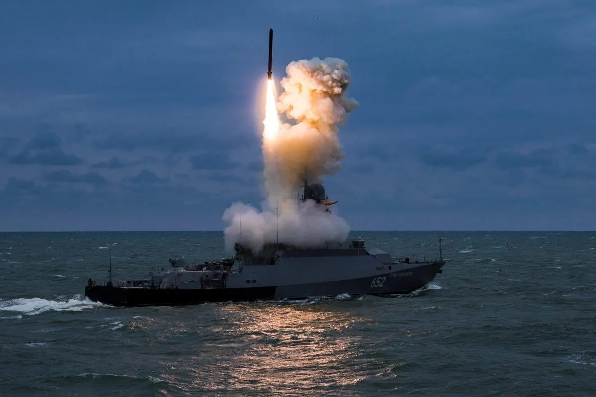 В Черном море активизировались украинские беспилотники и новые боевые технологии, что усложняет действия российского Черноморского флота и угрожает портовой инфраструктуре.
