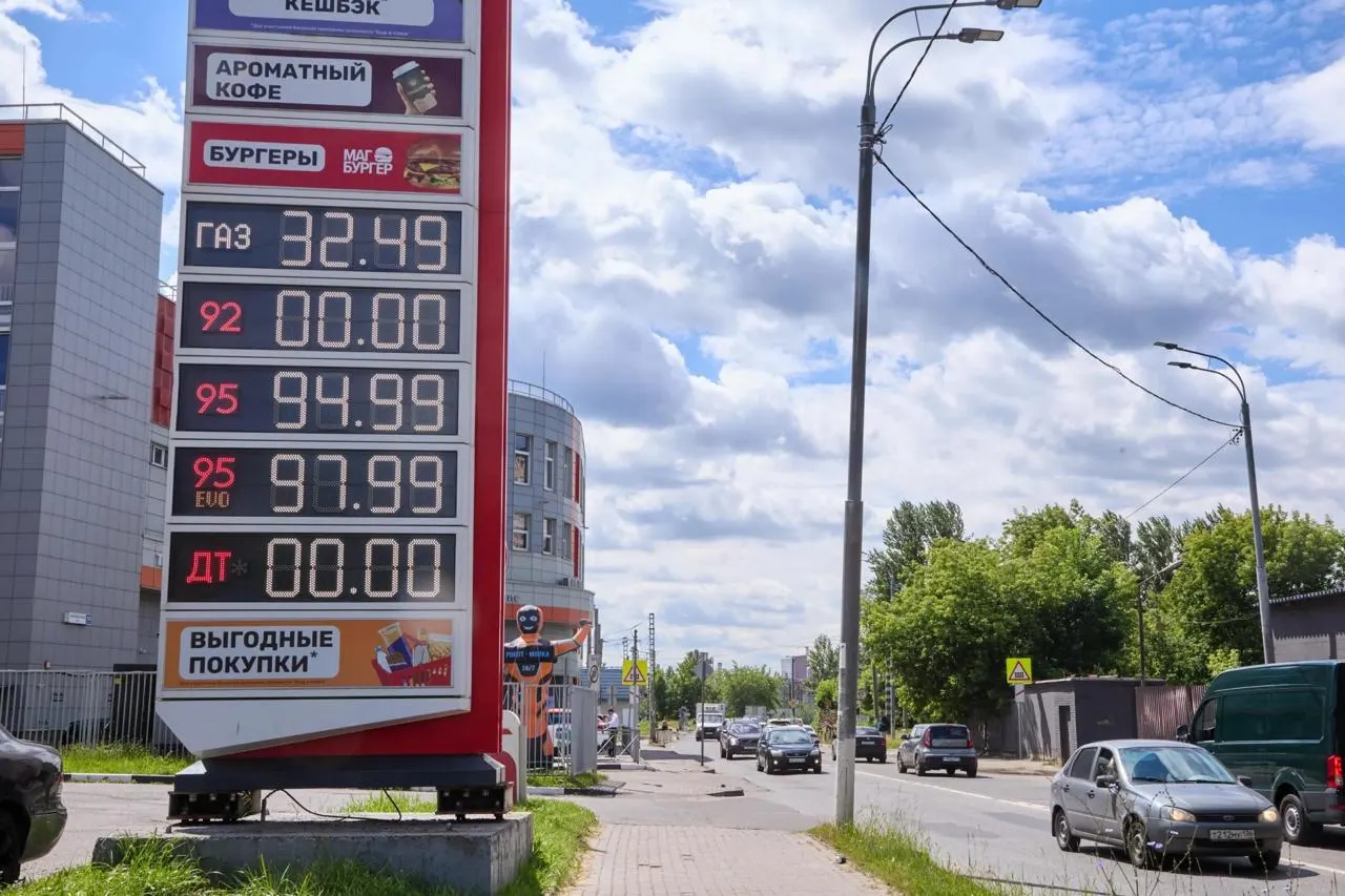 ФАС фиксирует рост цен на бензин и дизельное топливо на фоне топливного кризиса; региональные регионы, включая Калмыкию, отмечают значительное удорожание.