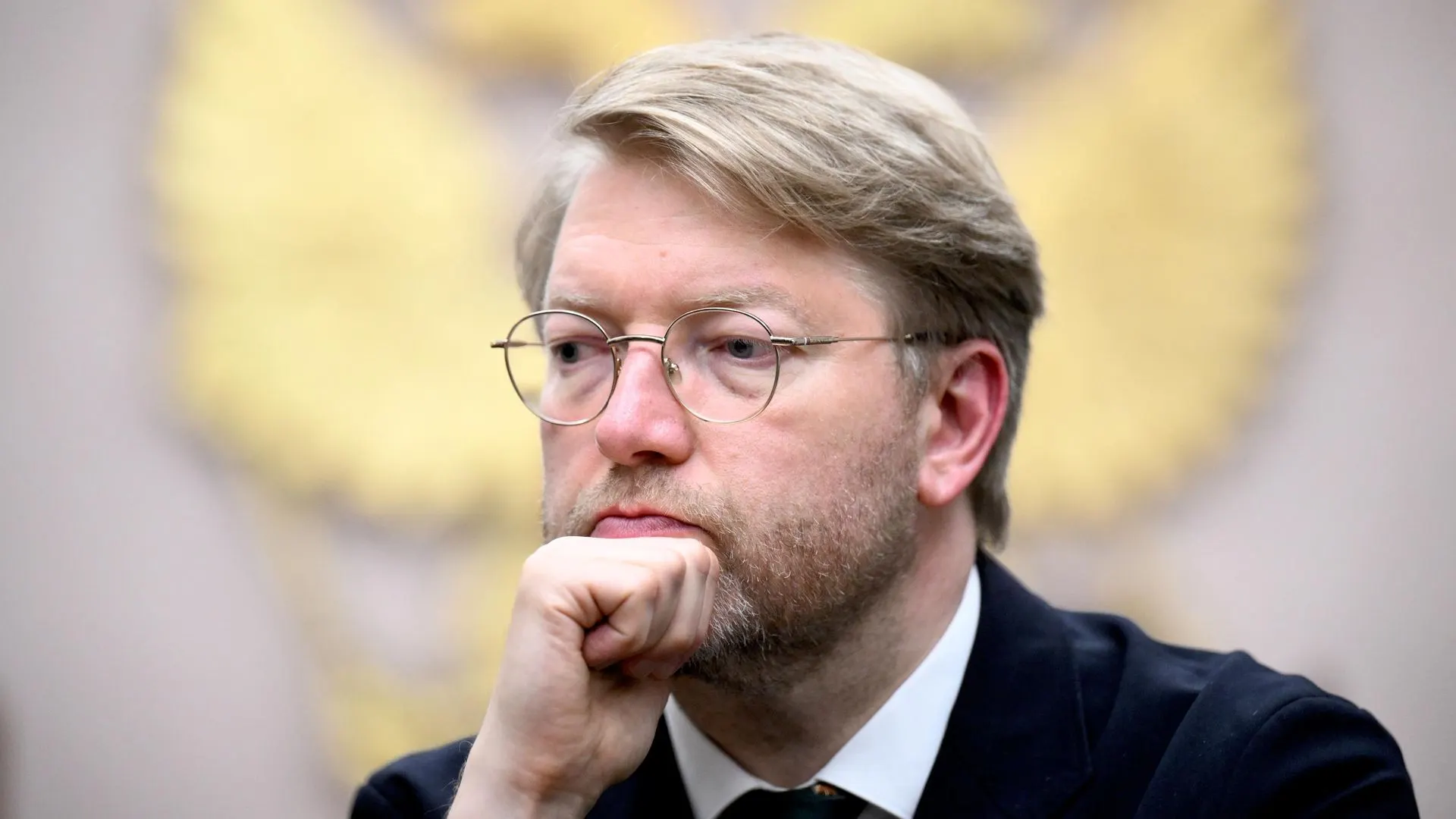 Московский областной суд начнет рассмотрение заявлений о снятии четырех кандидатов от партии «Яблока» в Госдуму; обсуждаются вопросы авторских прав и политическая подоплека исков.