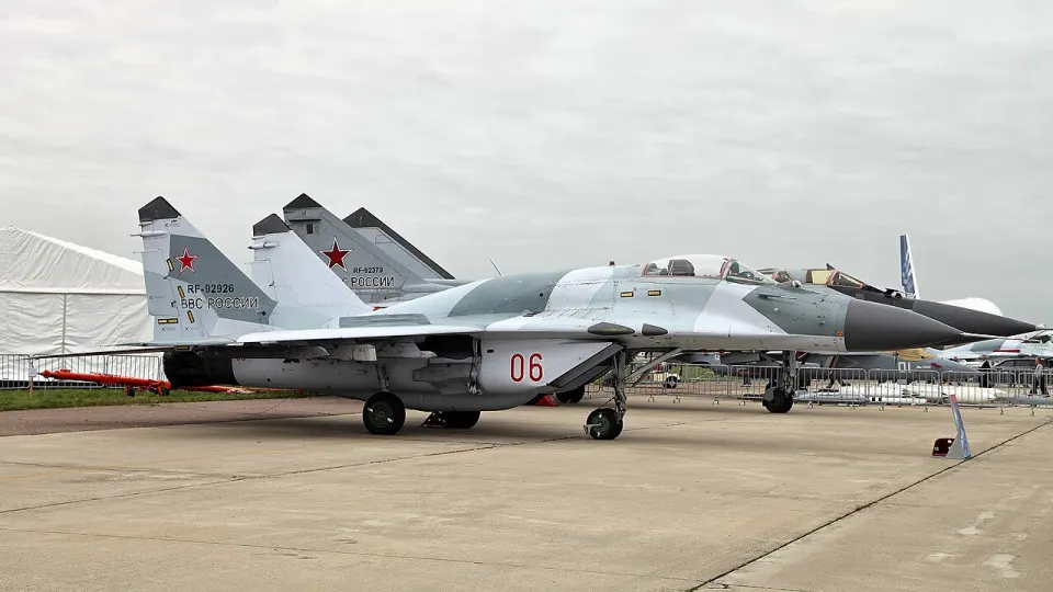 Украинские военные нанесли удары по аэродромам Миллерово и Ейск, по складам в оккупированной Донецкой области и в Речице, а также атаковали аэродром Шагол в Челябинской области.