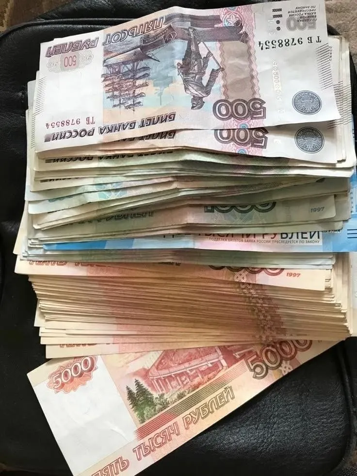 Депутат предложил ввести обязательную годовую премию, которую часто называют 13‑й зарплатой, в первую очередь для работников бюджетной сферы.