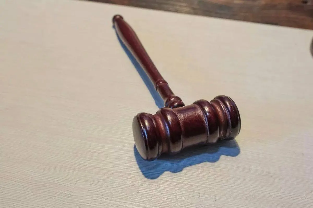 Генпрокуратура подала иск об обращении в доход государства имущества бывшего судьи Евгения Метелкина и связанных с ним лиц; суд пока не назначил заседание.