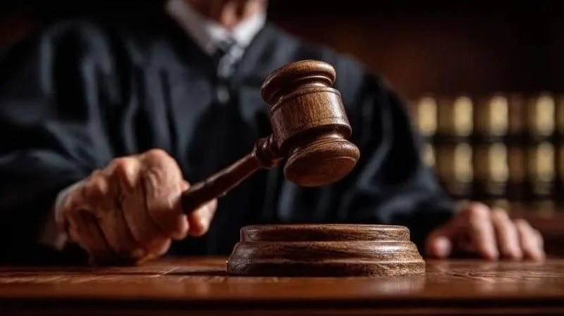 В Краснодарском крае арестаовано имущество бывшего судьи и близких по делу о незаконном обогащении и нарушениях служебных обязанностей; материалы дела подтверждают использование служебного положения для обогащения.