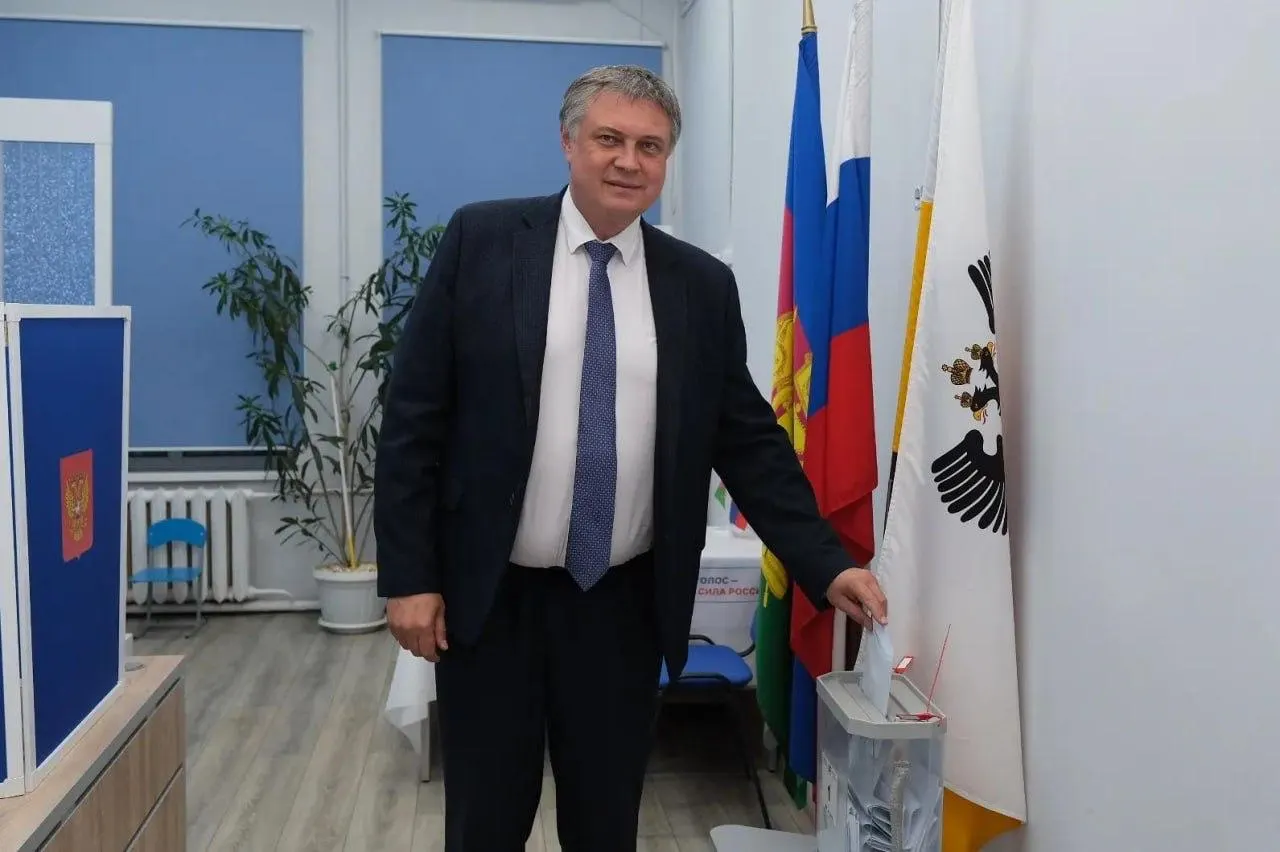 Ленинский районный суд принял иск к производству по делу близкого к губернатору чиновника; активы зарегистрированы на родственников и оцениваются почти в миллиард рублей.