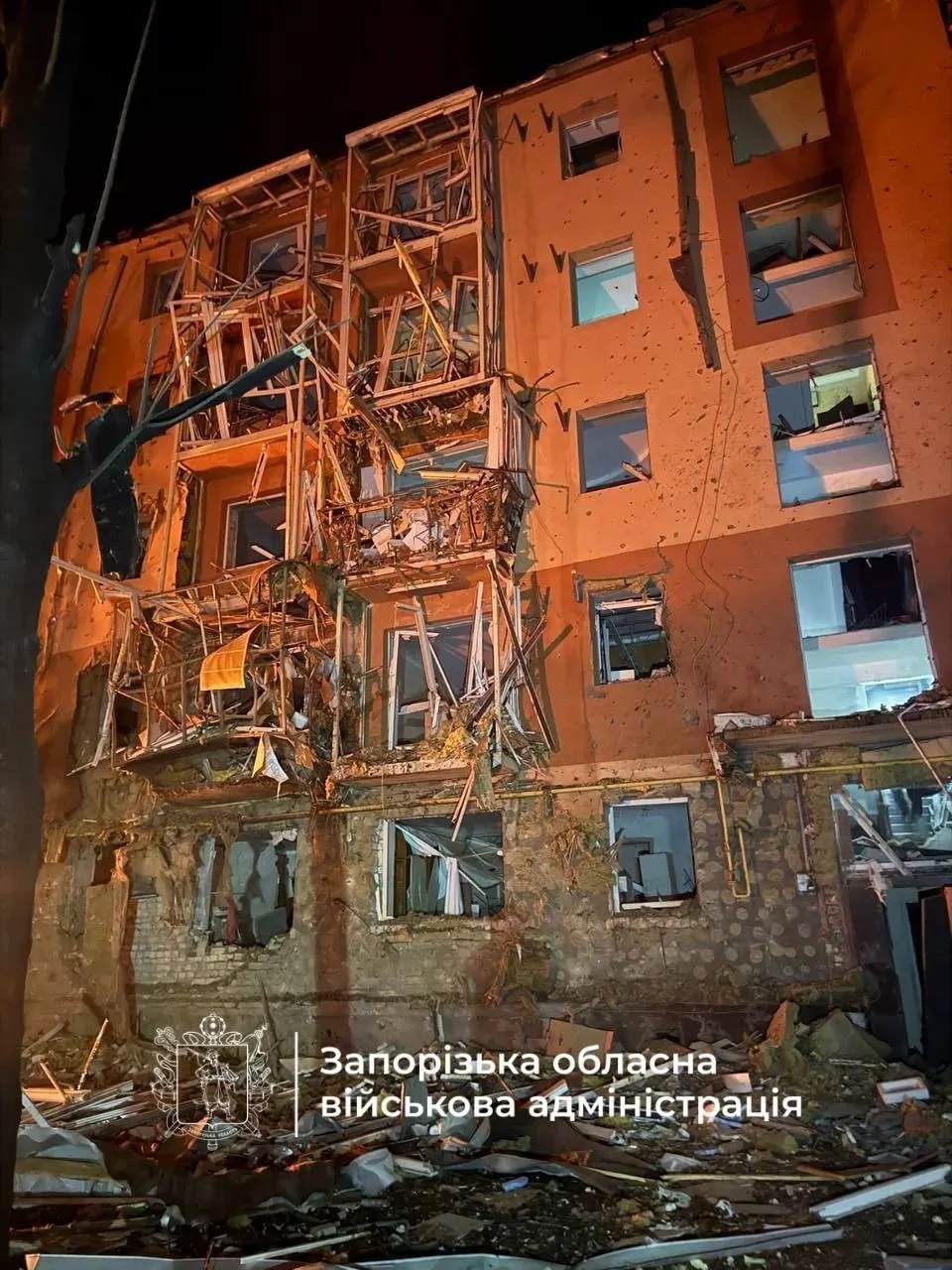 За ночь дроны достигли территорий России; НПЗ в ХМАО частично остановил работу. В Украине продолжаются удары; суд вынес приговор за призывы к терроризму; обсуждаются новые санкции.